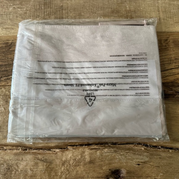 NEW IN POLY Hugo Boss Cosmetic Bag ~ Large ~ Suede ~ Dusty Rose - Picture 4 of 4